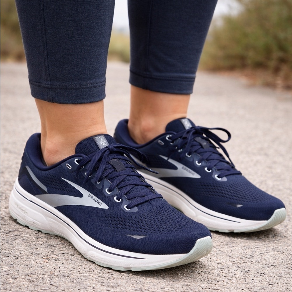 Brooks Ghost 15 Women’s Running Shoes Size 11 Wide D Navy Blue Athletic Sneakers